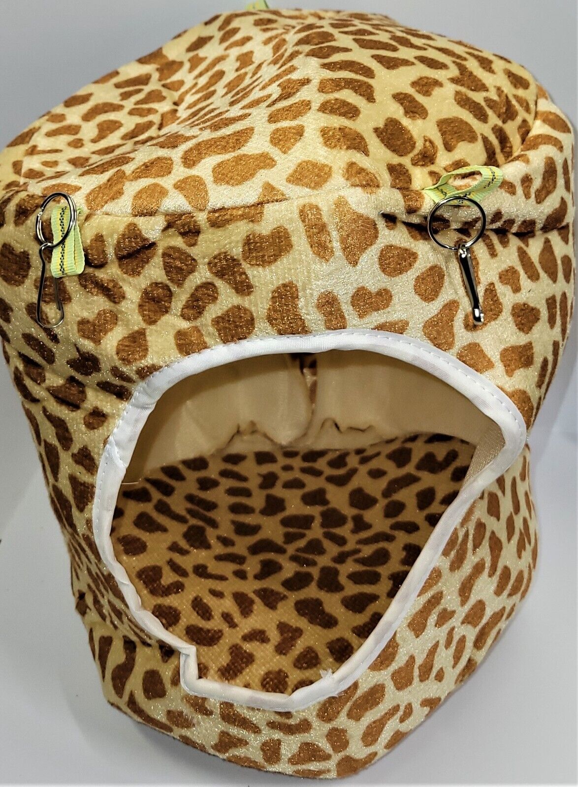 Small Animal Hide and bed 11 x10